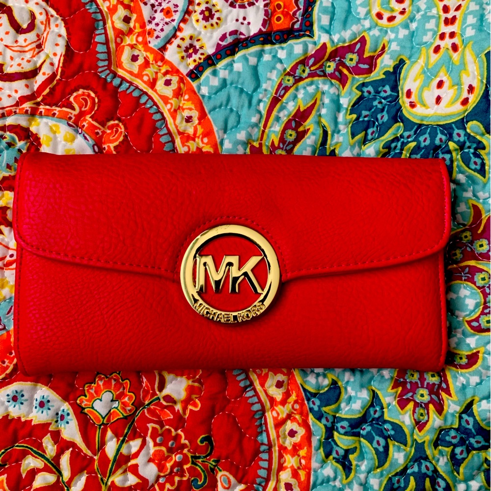Michael Kors clutch (not authentic)